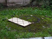 Deckel vom Abwassersammelbecken. Da geht es 4 Meter tief rein.