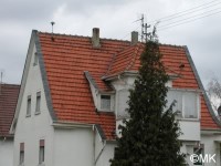 Eine Kleinsirene auf einem Einfamilienhaus