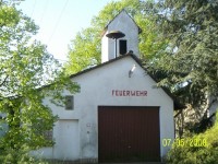 romantische Feuerwehrhäuschen im Märchenwald
