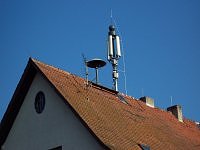 Nr.2 auf dem alten Schulhaus... Diese steht seit Ende der 1980er Jahre dort, vorher waren 2 Sirenen auf einem mitlerweile abegrissenen alten Feuerwehrhaus direkt nebenan...