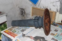 Mastfuß (leider angeknackst) mit Schelle und Rohrende