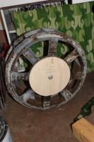 der Stator, strahlfertig, mit Kennzeichnung der Einbaulage<br />unter der Sperrholzscheibe ist eine &quot;Dichtung&quot; aus altem Fußbodenbelag