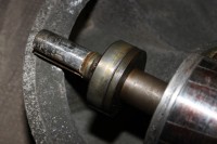 das obere Lager mit der gedrehten Distanzscheibe