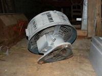 E57 von unten (Originallack zu sehen)