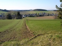 Blick vom ehemaligen Standort auf den Ort