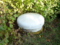 Hier der Zugang zum Bunker. Leider weiß ich nicht, ob da noch was drinnen ist.