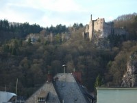 E-57 auf dem ehem. Katasteramtgebäude mit Blick auf das neue Schloß Oberstein. Das ehem. Katasteramtgebäude steht seit langem leer. Die einzigste wo Strom bekommt, ist die E-57.
