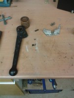 Das sind die Einzelteile der Betätigung.<br />Die Feder spannt den Kegel vor.