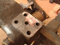 Die alte Dichtung abkratzen... Na wer erkennt das Material? ;-)