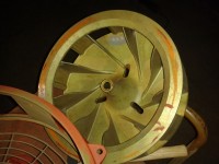 Rotoransicht. Abgesehen von nur drei Öffnungen nach oben ein exaktes Abbilder des Rotors der E57
