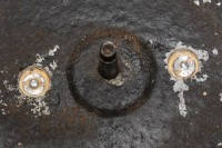 Schlitzmuttern im Kitt