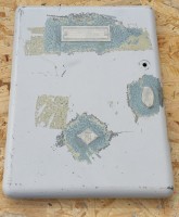 Um die Schilder und das Schloss mit einem Stechbeitel gearbeitet